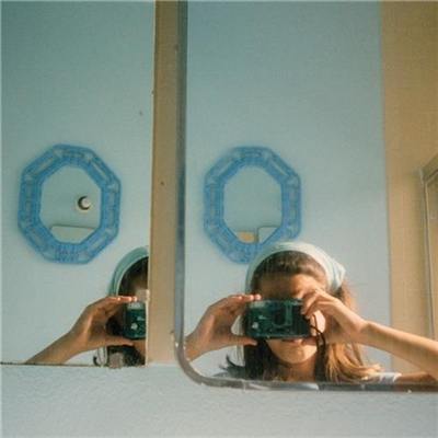 Anne Collier : Women with Cameras (Self Portrait)