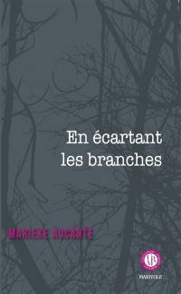 En écartant les branches