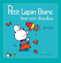 Petit Lapin blanc lave son doudou