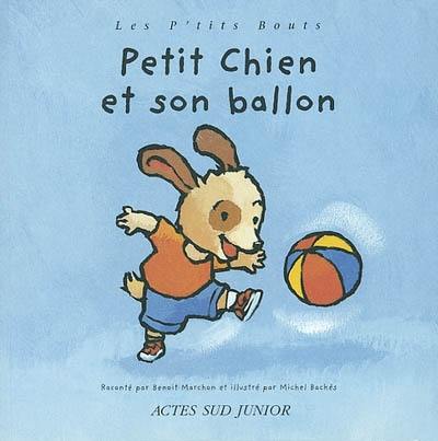 Petit chien et son ballon