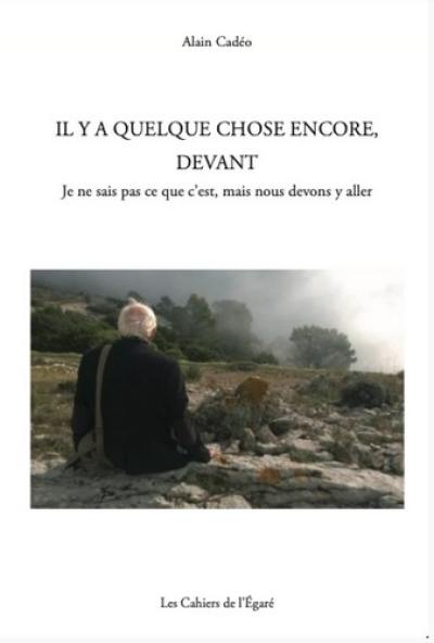 Il y a quelque chose encore, devant : je ne sais pas ce que c'est, mais nous devons y aller