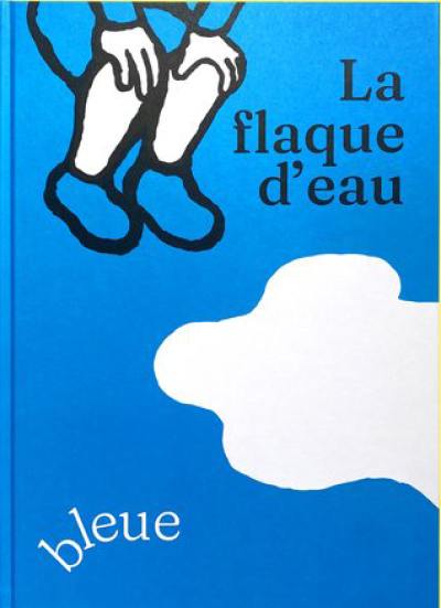 La flaque d'eau bleue