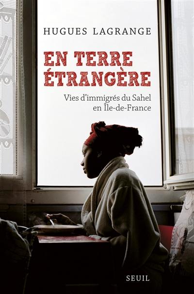 En terre étrangère : vies d'immigrés du Sahel en Île-de-France