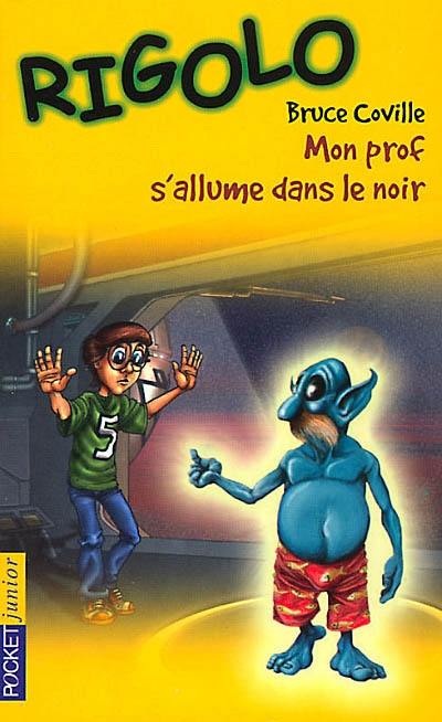 Un extraterrestre dans ma classe. Mon prof s'allume dans le noir