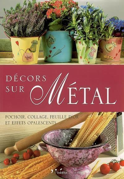 Décors sur métal : pochoirs, collage, feuille d'or et effets opalescents