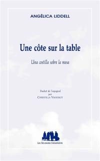 Une côte sur la table. Una costilla sobre la mesa