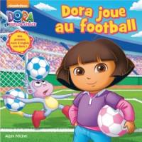 Dora joue au football