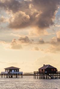 Deux cabanes tchanquées, bassin d'Arcachon